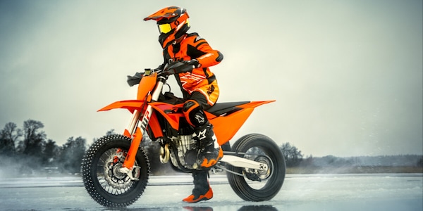 KTM presenta la nuova 450 SMR 2025
