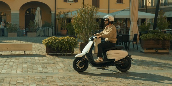 Lo scooter Velocifero Tennis arriva in Italia (anche in versione elettrica)