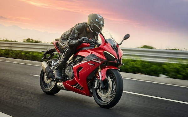QJ spinge sul gas: arrivo in Italia per la sportiva SRK800RR