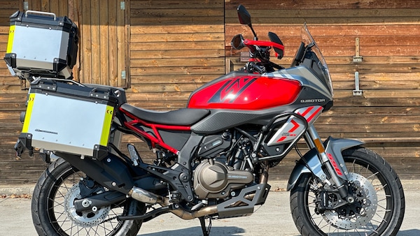 QJ Motor cambia le regole: potenza piena sulla nuova SRT 550 SX