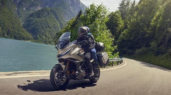 Honda NT1100 2025: grandi cambiamenti per la touring-crossover