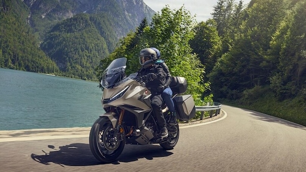Honda NT1100 2025: grandi cambiamenti per la touring-crossover