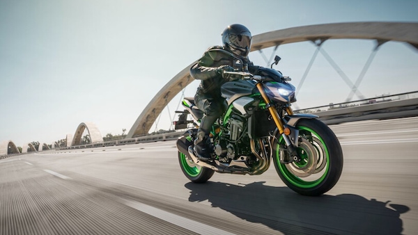 Kawasaki Z900 e Z900 SE 2025, più tecnologia