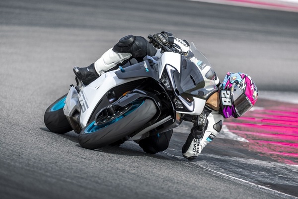 CFMOTO 675 SR-R e NK: la riscossa del tre cilindri