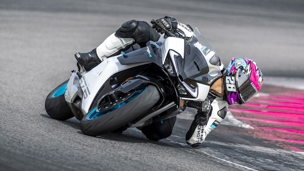 CFMOTO 675 SR-R e NK: la riscossa del tre cilindri