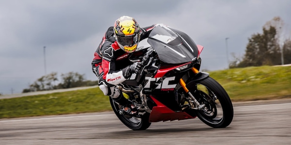 Fantic, ecco la sportiva Imola e la naked futuristica  Stealth