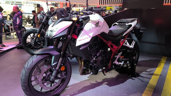 La Honda CB750 Hornet ha cambiato faccia