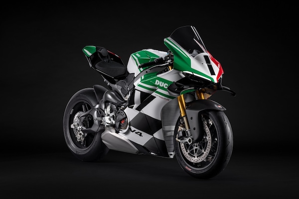 Ducati Panigale V4 Tricolore 2025: doppia faccia e solo 1000 esemplari