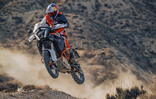 KTM 1390 Super Adventure R 2025: più muscoli e tecnologia