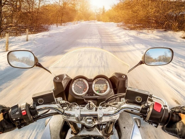 Inverno in moto: 4 consigli a costo zero per non morire dal freddo