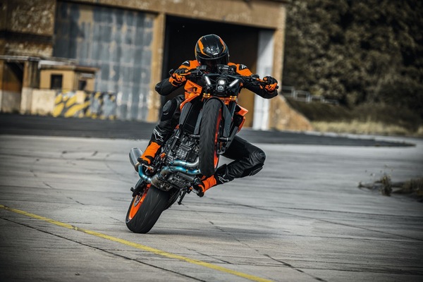 KTM, prezzo super per la 990 Duke