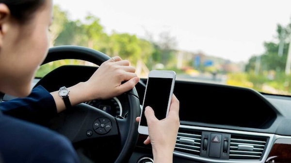 Sicurezza stradale: 3 regole che gli automobilisti dovrebbero imparare da chi va in moto