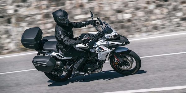 Promo Benelli su TRK 702, 702 X e 502 X: tris di valige fino al 30 aprile