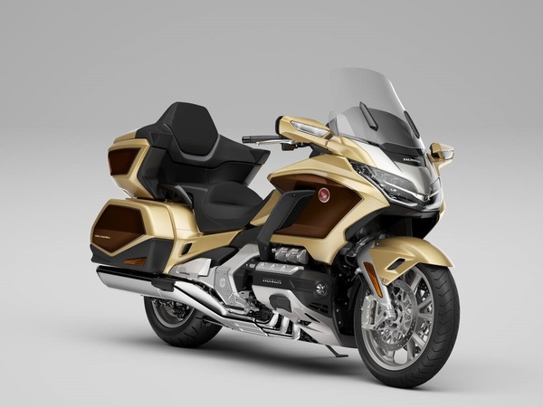 Honda Gold Wing 2025: aggiornamenti e versione anniversario per i 50 anni