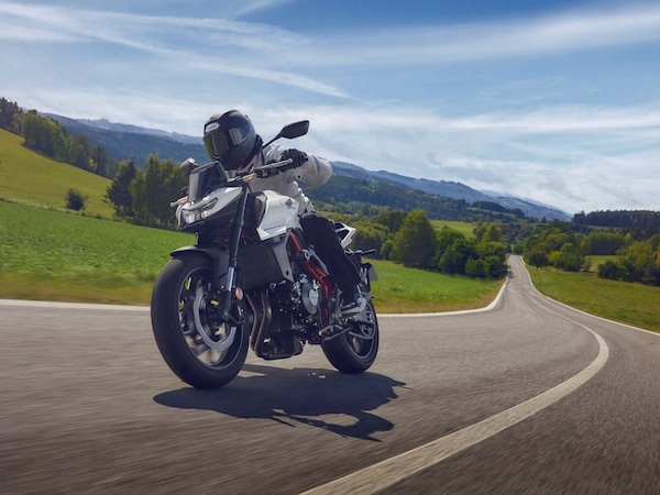 Honda CB750 Hornet: le foto della versione 2025