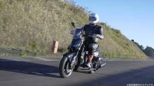 Yamaha si fa in tre per l'ibrido: arriva il progetto SPHEV con tre motori