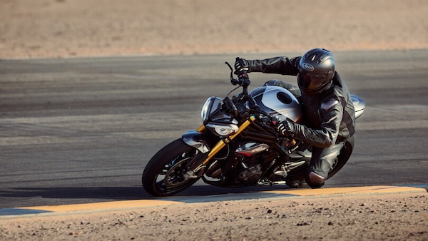 Triumph, "Speed Date": ecco le date del lancio della nuova Speed Triple 1200 RS