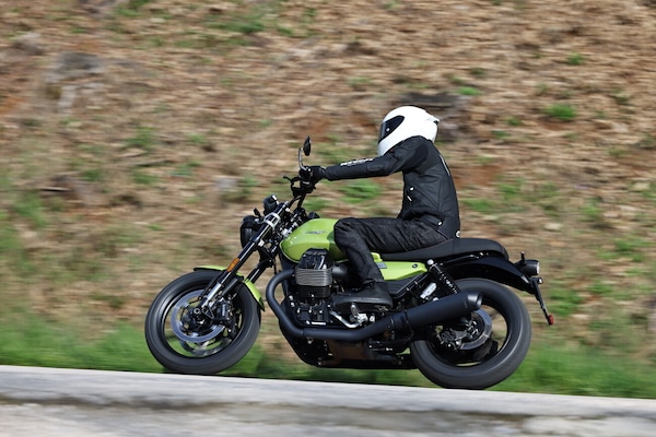 Moto Guzzi V7 Sport 2025: le foto del test
