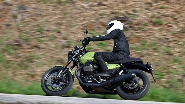 Moto Guzzi V7 Sport 2025: le foto del test