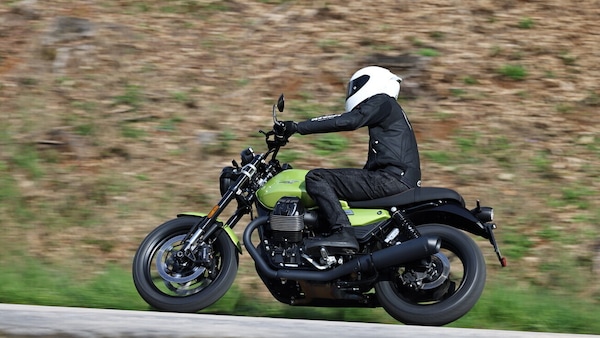 Moto Guzzi V7 Sport 2025: le foto del test