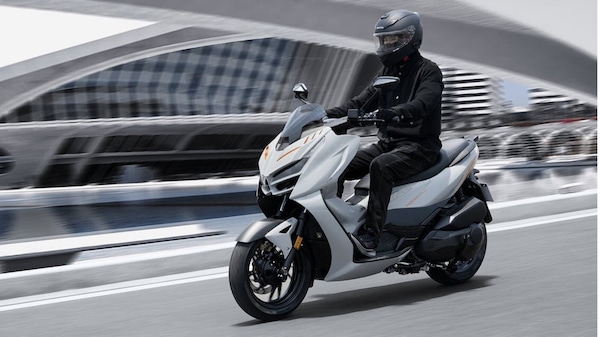 Zontes ZT368-D: scooter sportivo che punta al divertimento