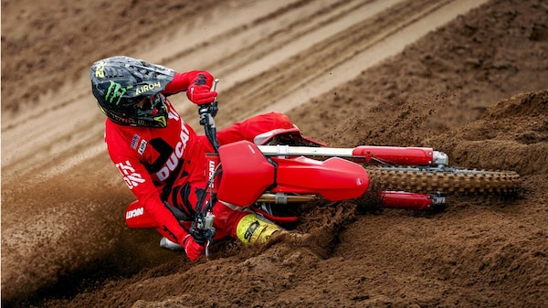 Ducati Desmo450 MX, ecco la moto di serie!