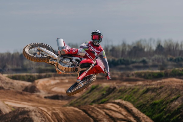 Ducati Desmo450 MX, ecco le foto della moto di serie