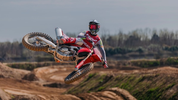 Ducati Desmo450 MX, ecco le foto della moto di serie