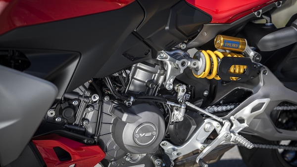 Test, Ducati Streetfighter V2 S: le FOTO della prova