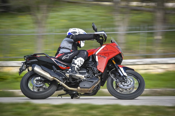 Moto Morini X-Cape 700: le foto del test