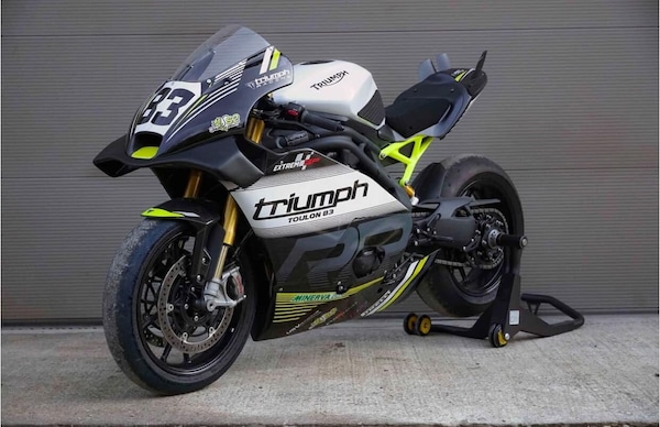 S2 Concept trasforma la Triumph Speed Triple 1200 in una “Daytona” da pista