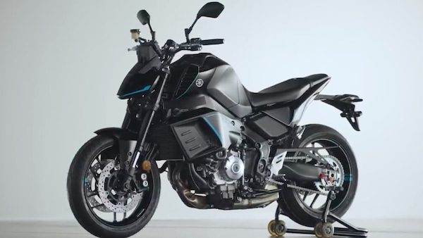 MT-09 PHEV: Yamaha accelera sulla strada dell’ibrido