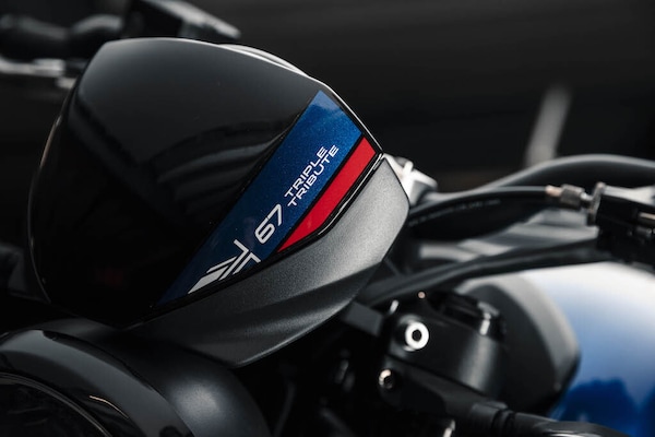 Triumph, nuova Triple Tribute 2025 per la Trident 660 che omaggia le corse anni '70