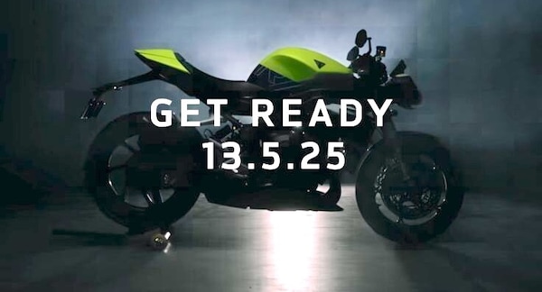 Triumph, in arrivo la Speed Triple 1200 RX