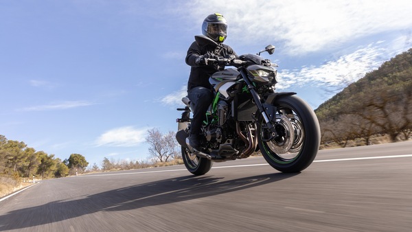 Kawasaki Z900: le opinioni di InMoto "fuori dai denti"