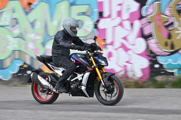 TVS RTR 310 BT0: le foto del test