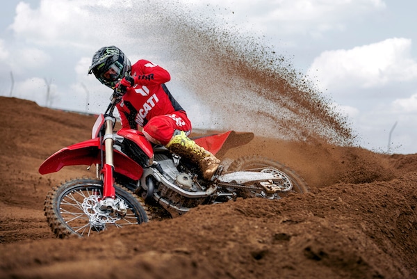 Ducati Desmo450 MX: una moto per amatori e professionisti allo stesso modo
