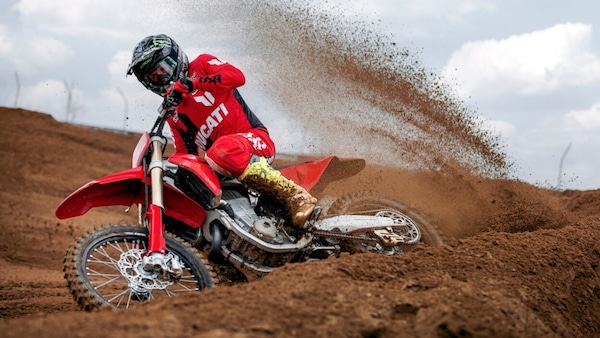 Ducati Desmo450 MX: una moto per amatori e professionisti allo stesso modo