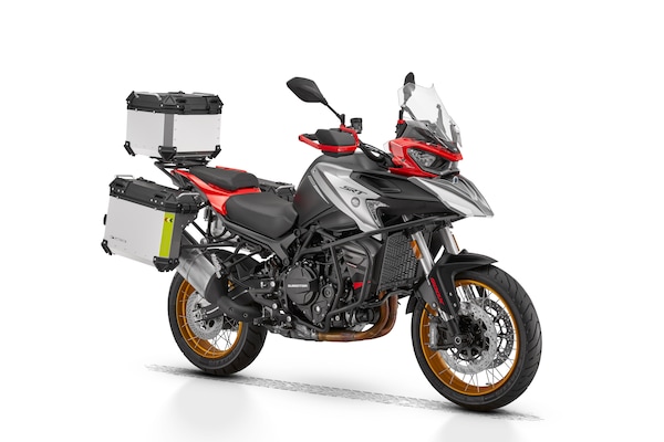 QJ Motor SRT900 SX: debutta in Italia e sfida la TRK 902