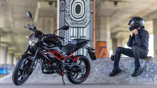 Benelli, la BN 125 si aggiorna: le novità della piccola roadster