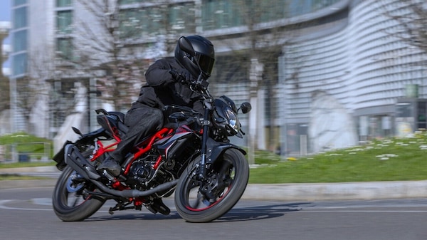 Benelli BN 125: LE FOTO