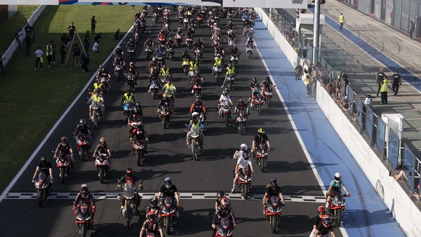 Aprilia All Stars 2025, festa record a Misano: oltre 20mila per l'abbraccio al mondo di Noale