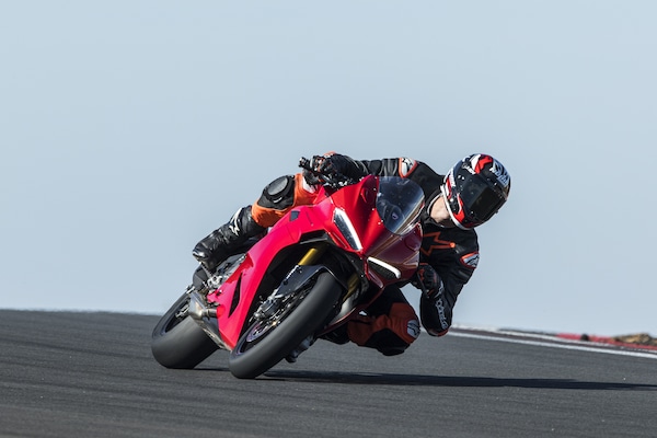 Ducati Panigale V2 S: le opinioni di InMoto "fuori dai denti"