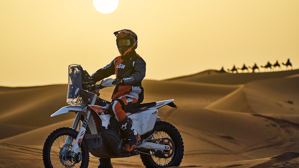KTM 450 Rally Replica 2026: performance da Dakar in edizione limitata