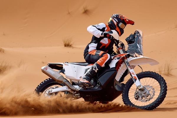 KTM 450 Rally Replica 2026: LE FOTO