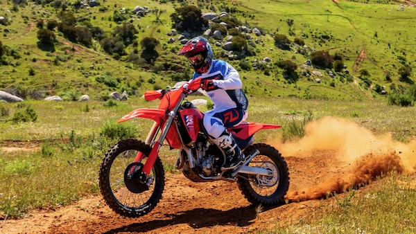 Honda gioca d’anticipo: nuove CRF 2026, disponibili già da fine giugno