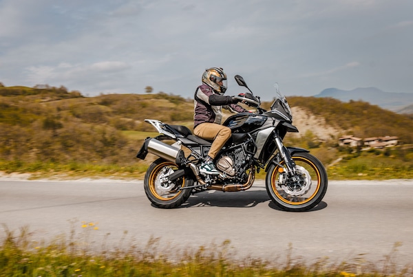 QJMotor, promo estiva su SRT 700SX e SRT 700S: tutti i dettagli