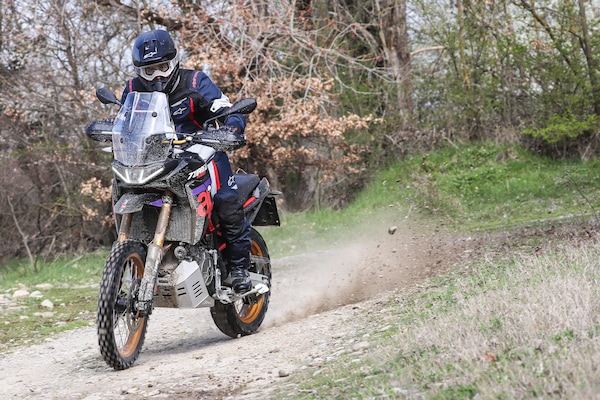 Aprilia Tuareg Rally: le opinioni di InMoto "fuori dai denti"