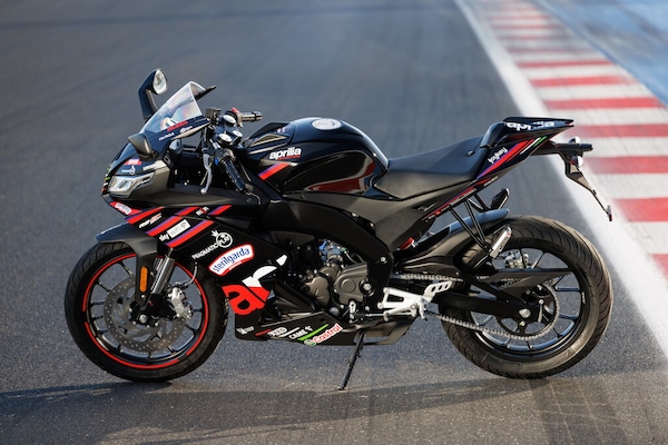 Aprilia, nuova RS 125 GP Replica: piccola sportiva ispirata alla MotoGP