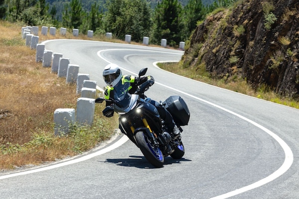 Yamaha Tracer 7 2025: LE FOTO DELLA PROVA